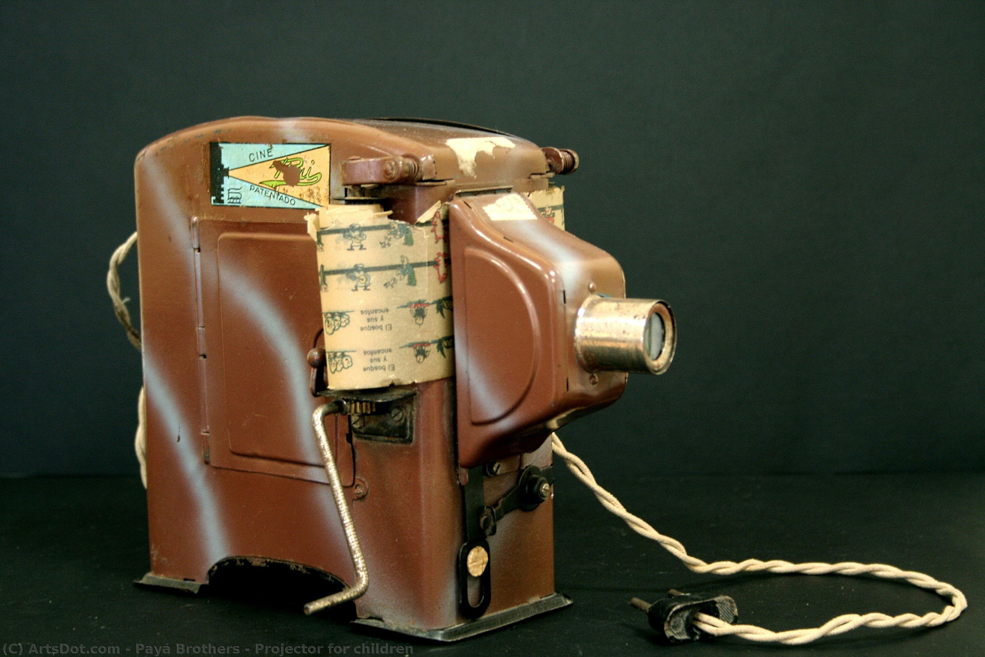 Projector For Children — Payá Brothers