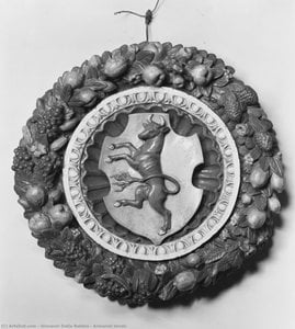 Armorial tondo