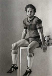 Title Translation: Estudio Para Jugadores De Fútbol — Claudio Bravo