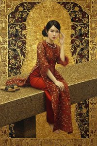 The Crimson Sovereign In Gilded Reverie — Élise Colin