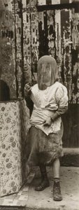 Girl With Dagger — Helen Levitt