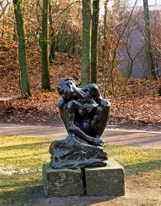 Auguste Rodin - Squatting woman