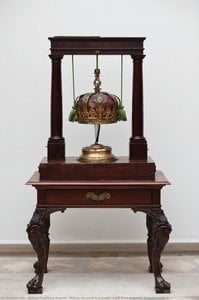 William Fondleroy Duguid - Mafnet mounted in a crown, a gift from emperors Kangxi to João V