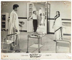 Kamat Foto Flash - Photographic lobby still for the film 